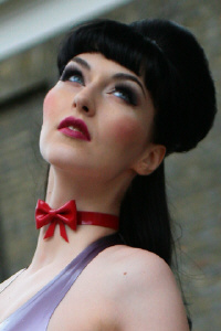 Dolly Large Bow-Choker